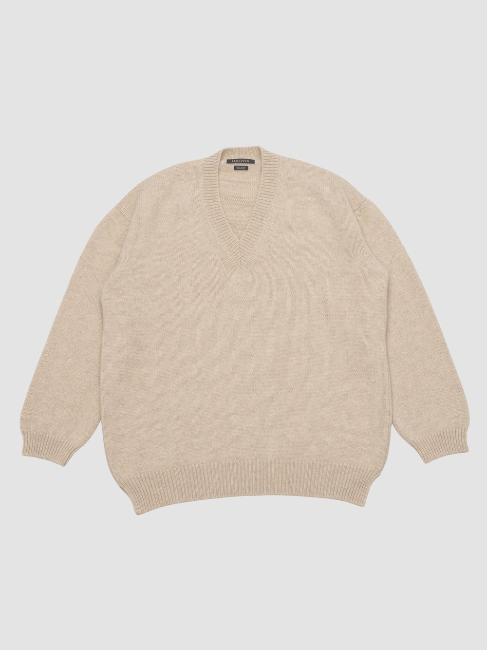 Mens Sloane Knitted Cashmere V-Neck Sweater Blonde Undyed| Begg x Co