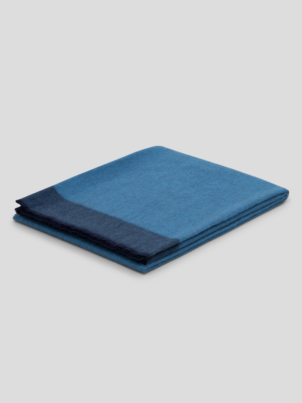 Arran Border Cashmere Blanket Navy Azure| Begg x Co