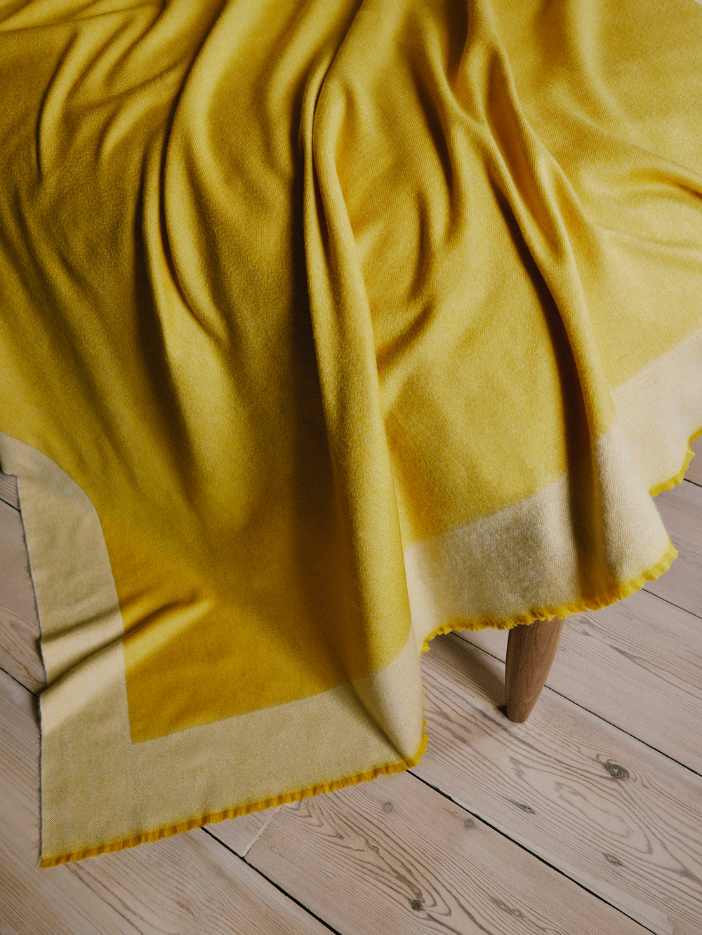 Arran Border Cashmere Blanket Yellow White | Begg x Co