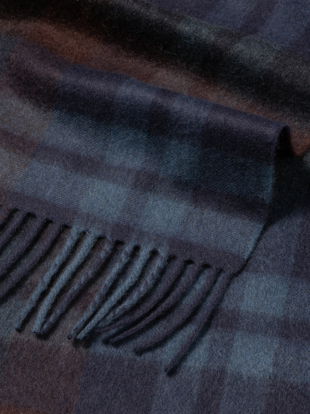 Men's Arran Ferguson Cashmere Scarf Navy Slate | Begg x Co