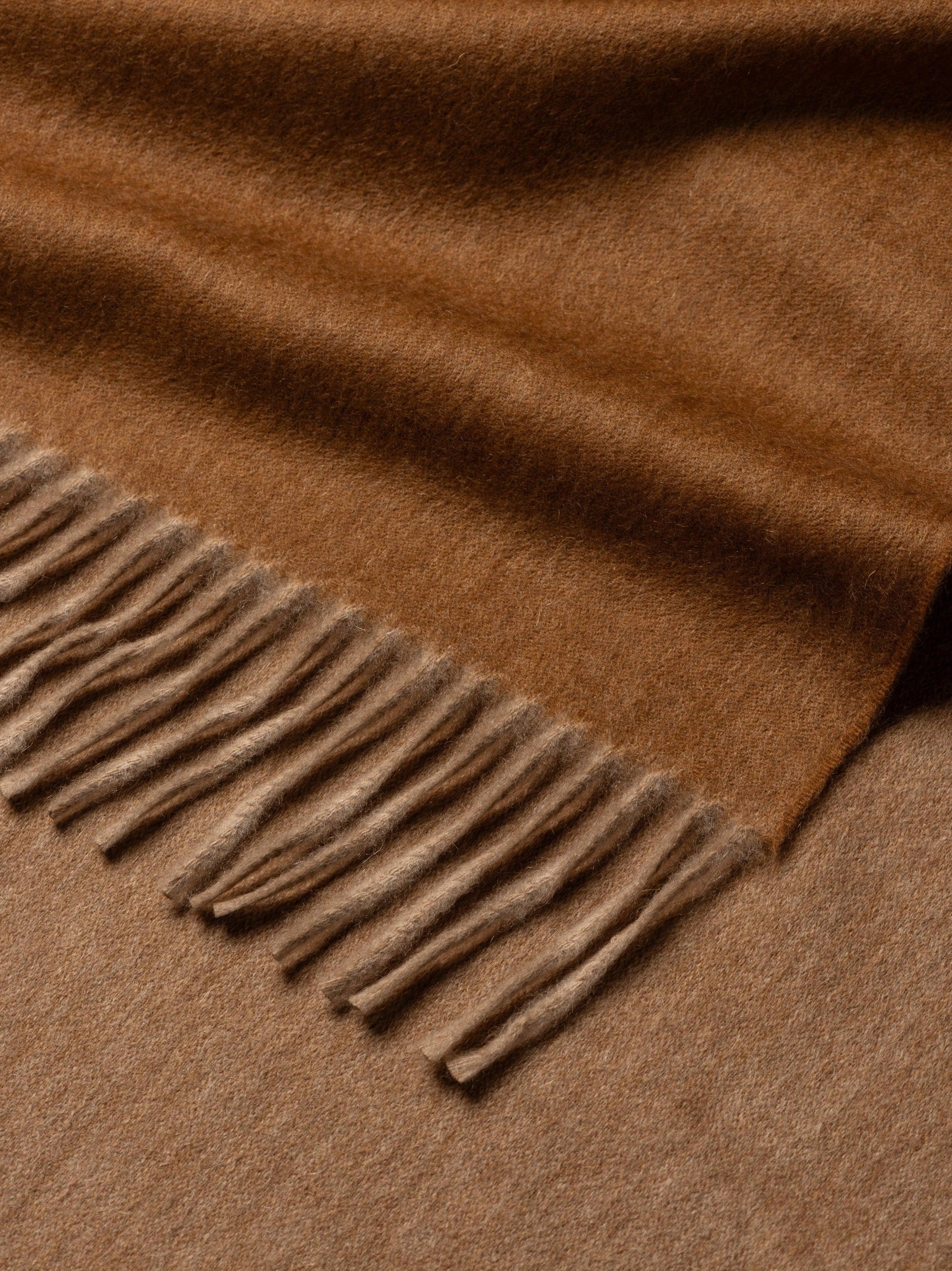 Men's Arran Reversible Cashmere Scarf Stone Vicuna | Begg x Co