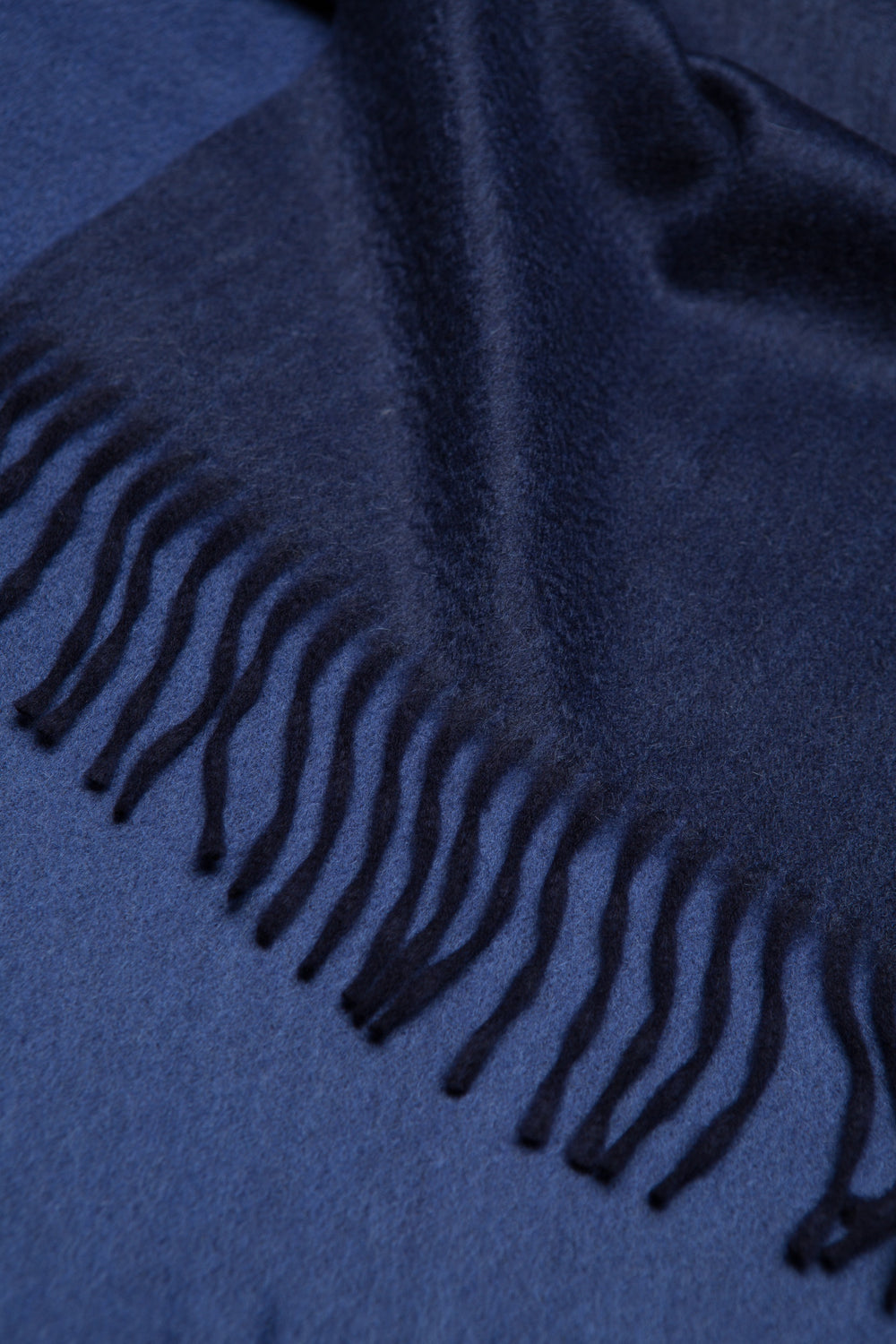 Arran Reversible Navy Bluejay Mens Cashmere Scarf - Begg x Co