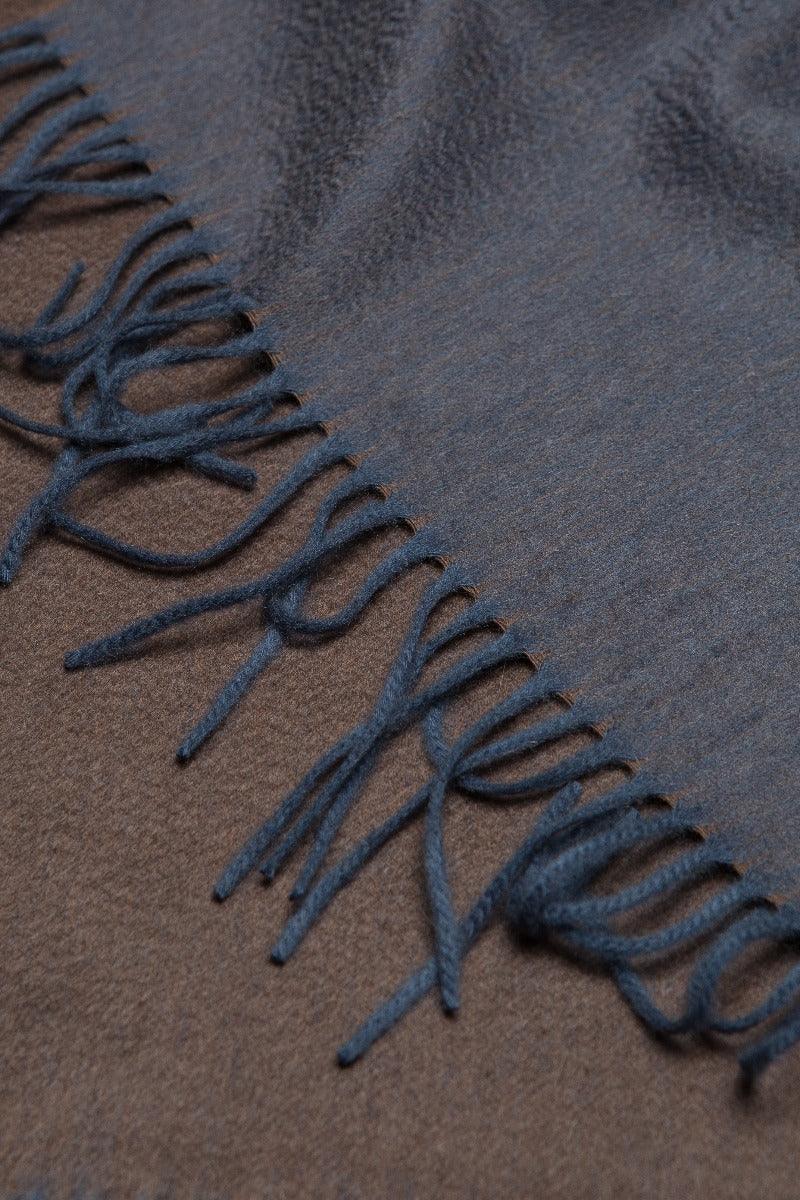 Arran Reversible Mens Cashmere Scarf Slate Mink Detail | Begg x Co