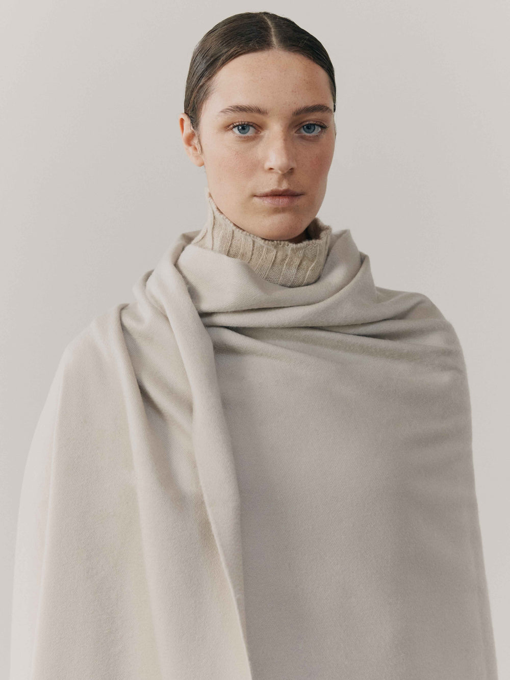 Arran Plain Womens Cashmere Stole Oyster | Begg x Co