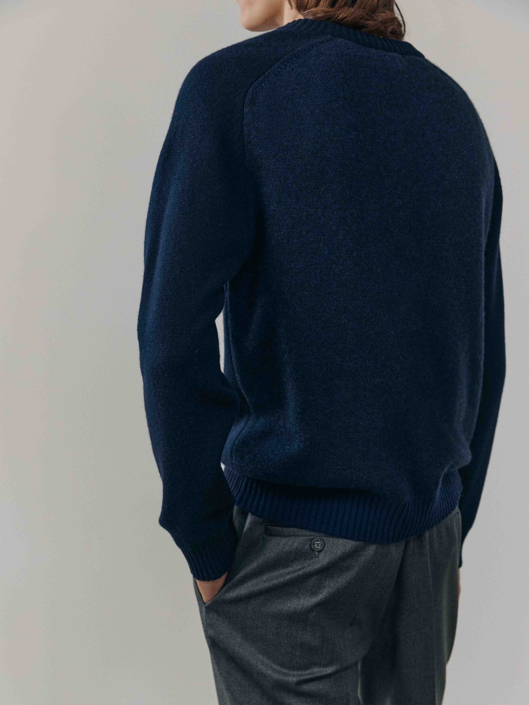 Mens Shadow Knitted Cashmere V-Neck Sweater Night Sky| Begg x Co