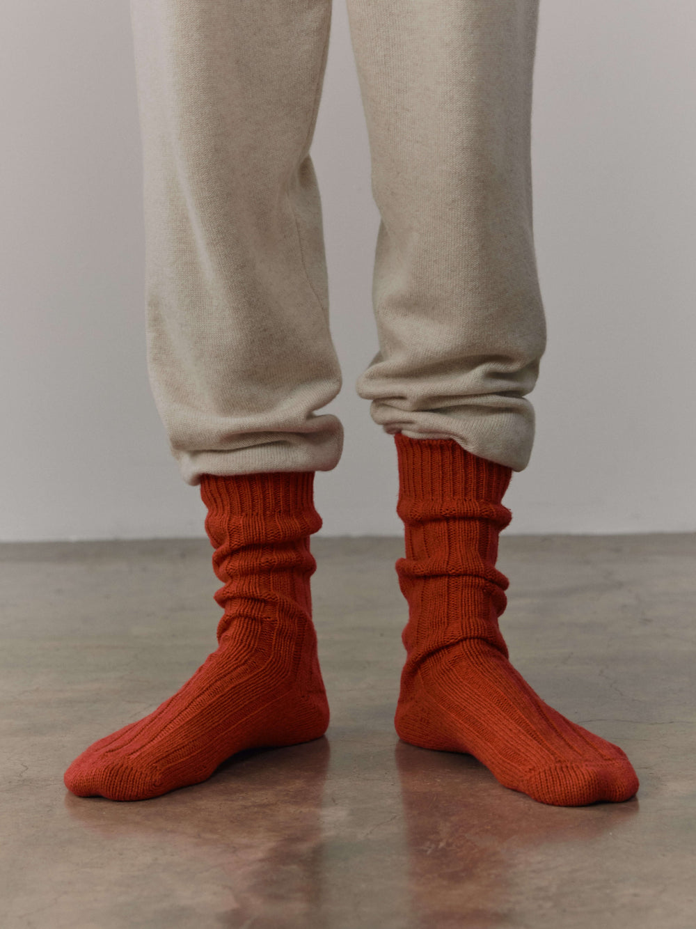 Mens Lounge Cashmere Socks Crimson | Begg x Co