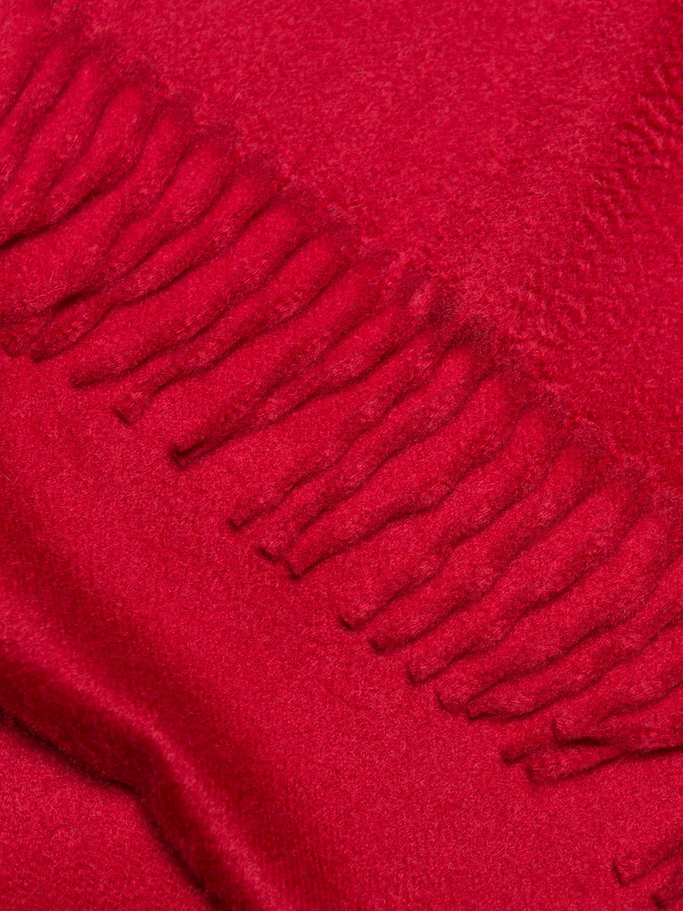 Arran Plain Mens Cashmere Scarf Carmine Detail | Begg x Co