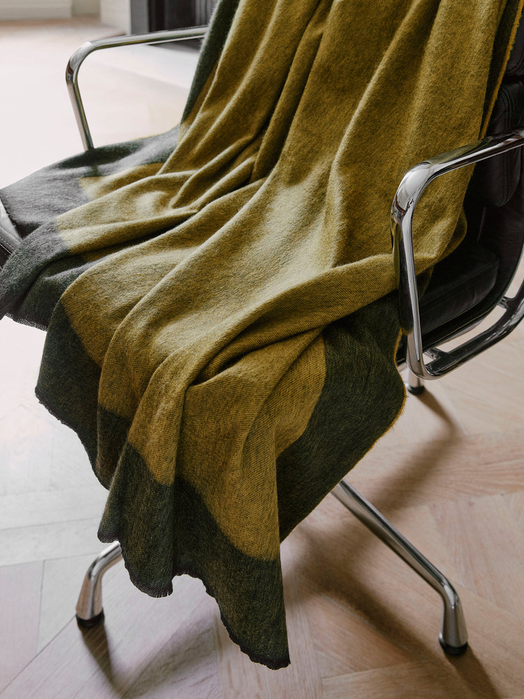 Arran Border Cashmere Blanket Black Gold | Begg x Co