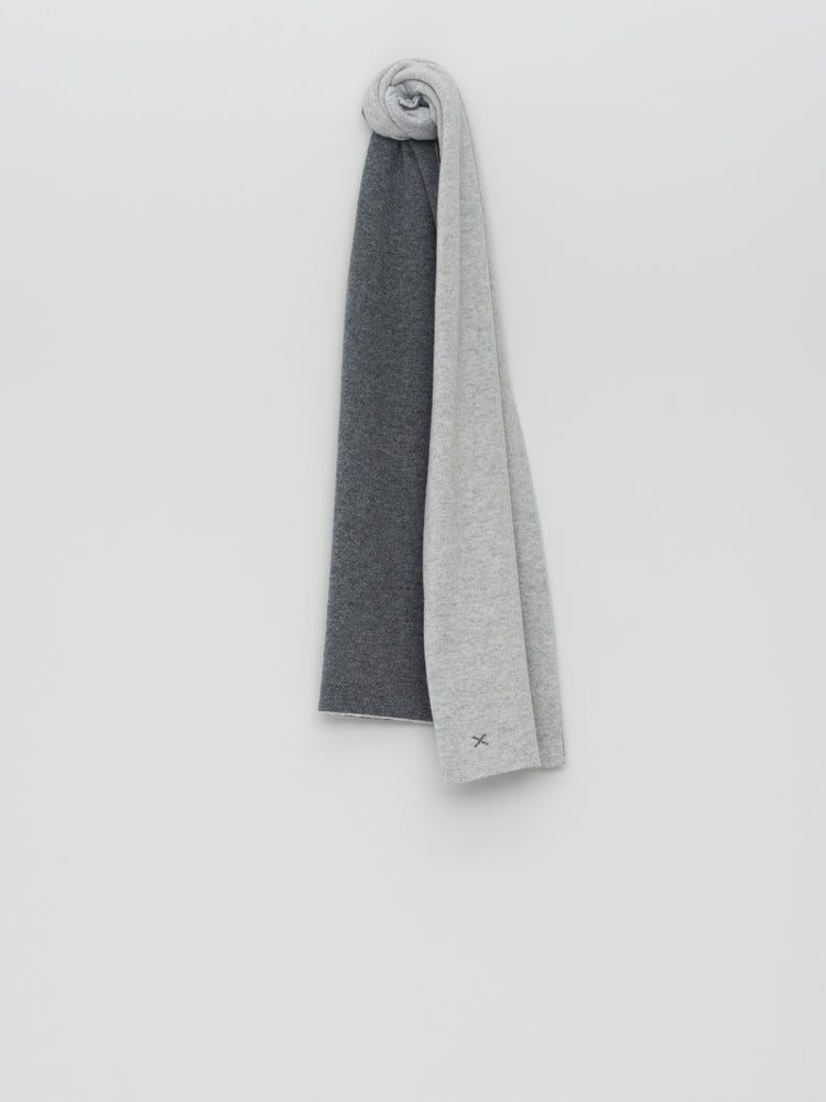 Men's Switch Cashmere Knitted Scarf Feather Grey | Begg x Co