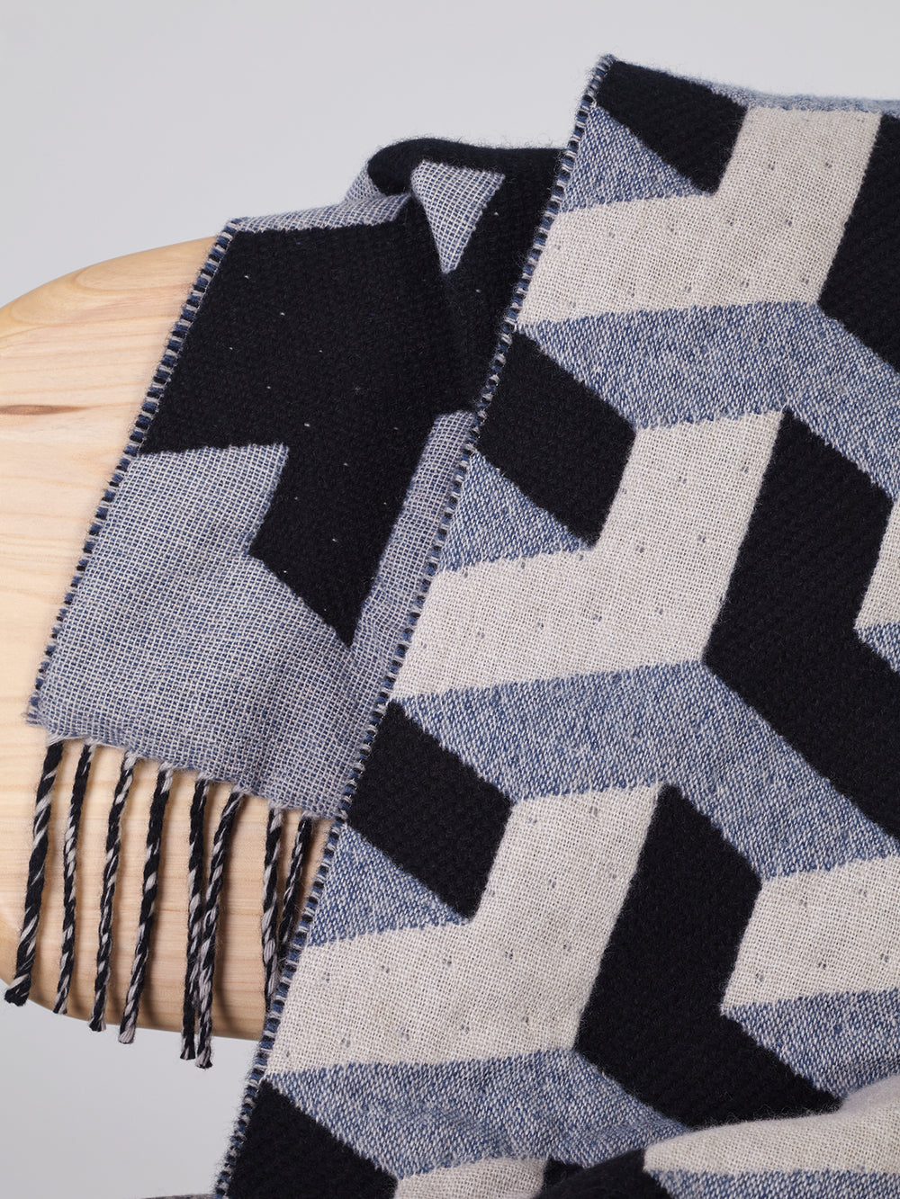 Triolux Sivill Lamsbwool Cashmere Throw Denim | Begg x Co