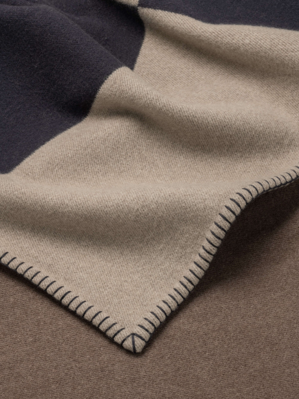 Valatzu Anton Lambswool Cashmere Blanket Dark Natural | Begg x Co